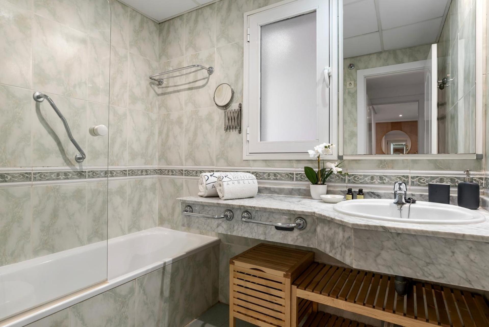 Charming And Spacious Apartment In Medina Garden - Puerto Banus ماربيا المظهر الخارجي الصورة